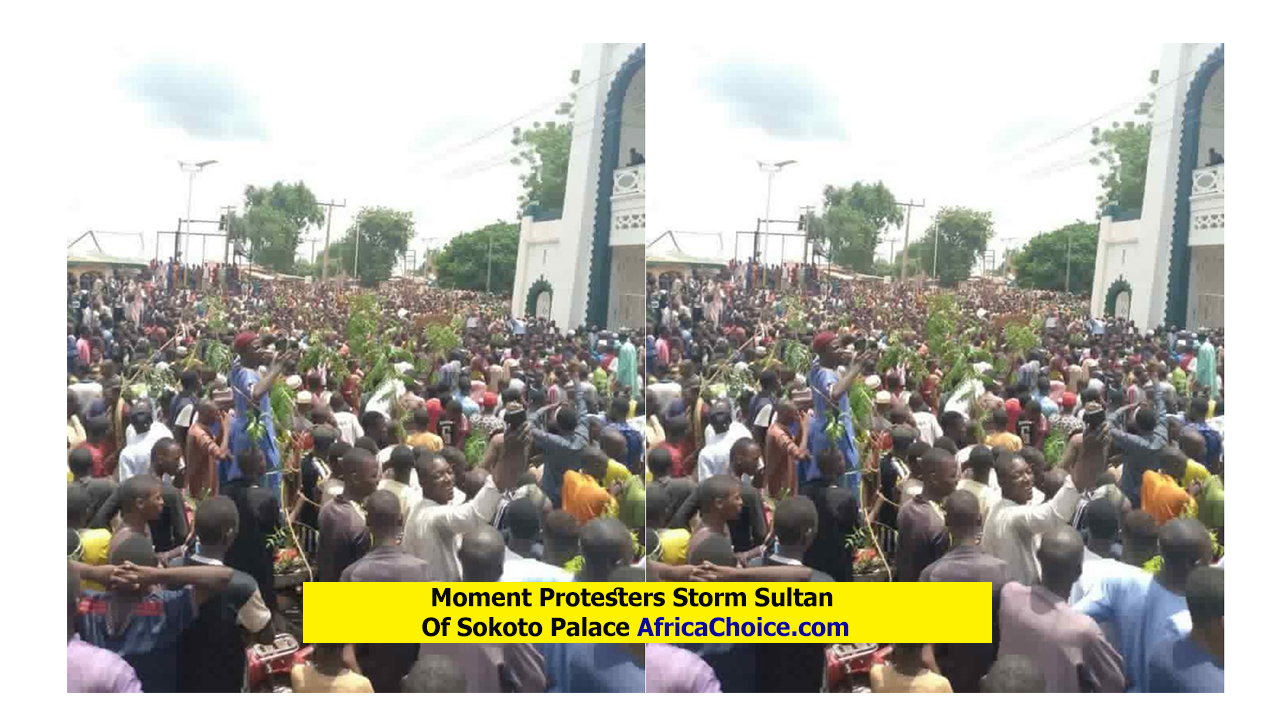 Moment-Protesters-Storm-Sultan-Of-Sokoto-Palace.png