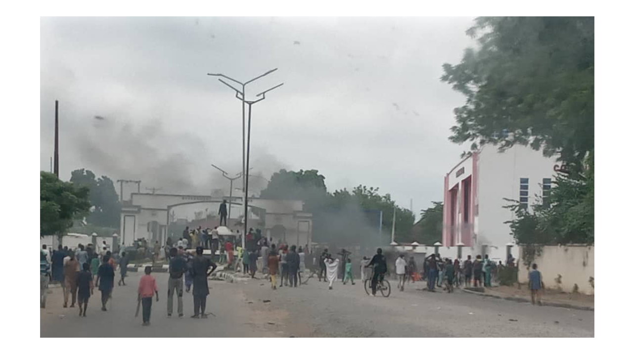 Protesters-Set-Up-Bonfire-In-Front-Of-Kano-State-Government-House.png